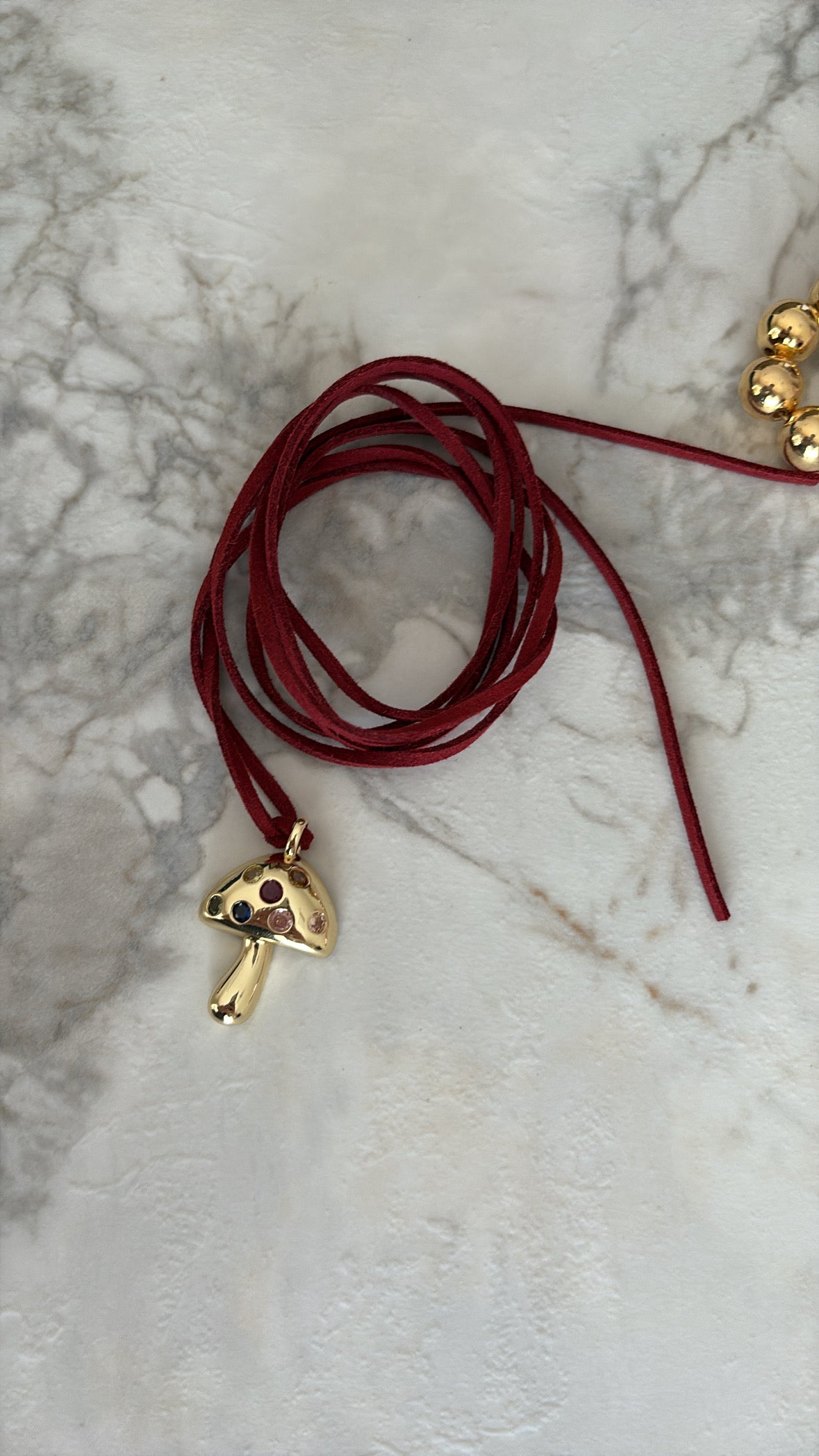 Colar cogumelo fio de carmuça