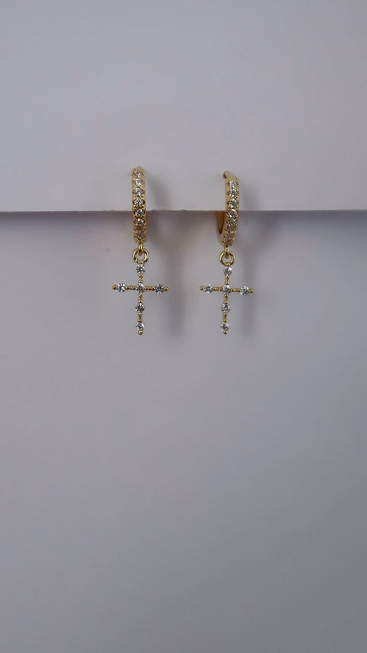 Mini argola pingente cruz