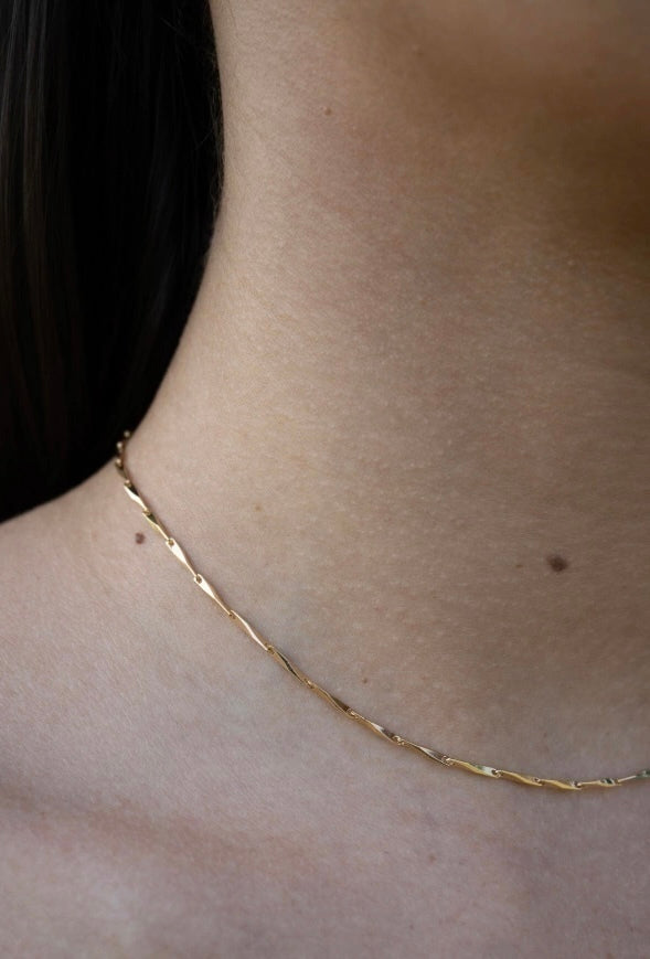 Choker pontilhados dourado