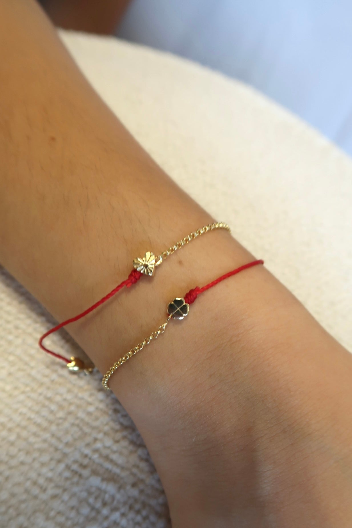 Pulseira vermelha joia