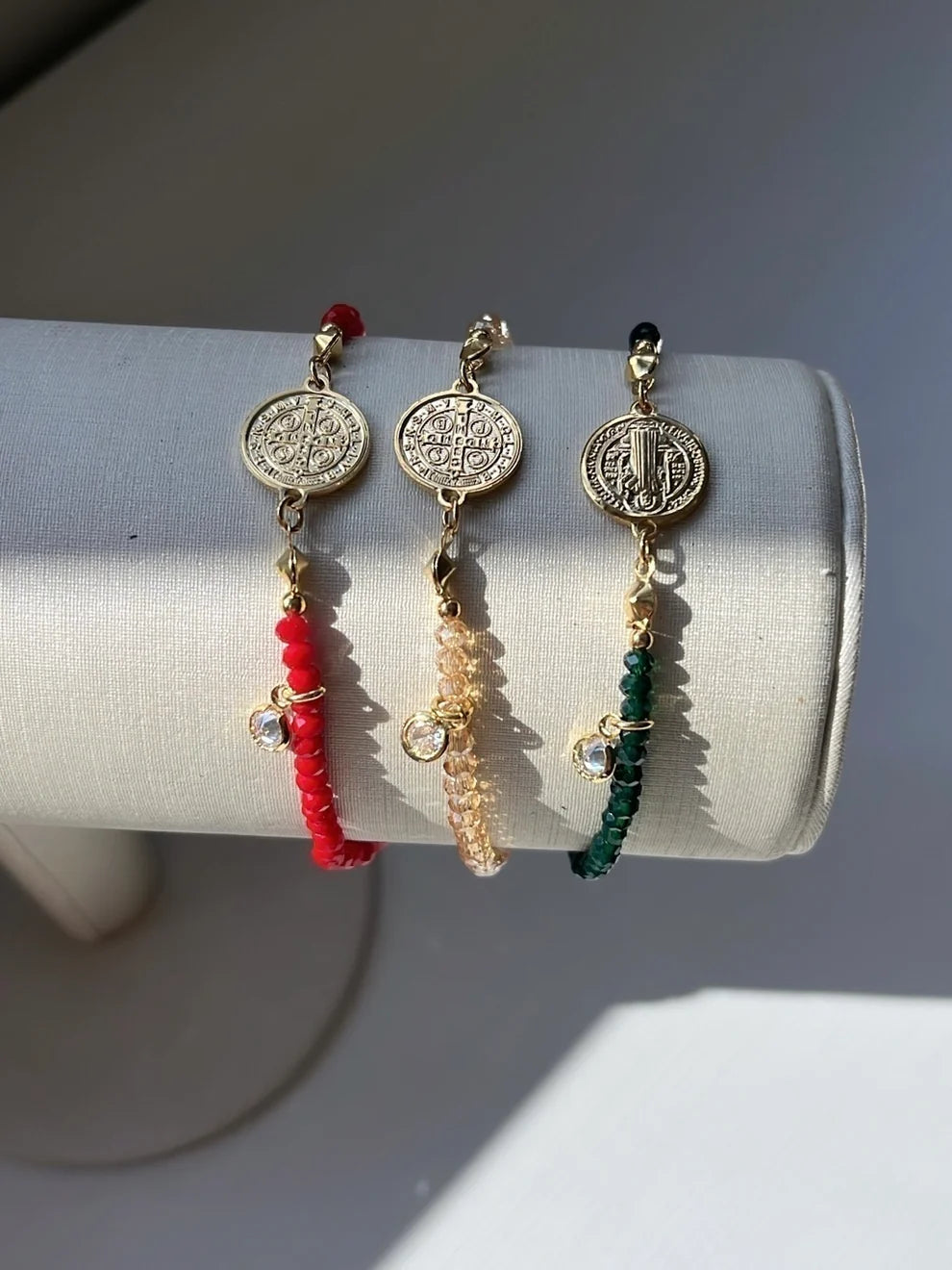 Pulseira cristais Medalha São Bento