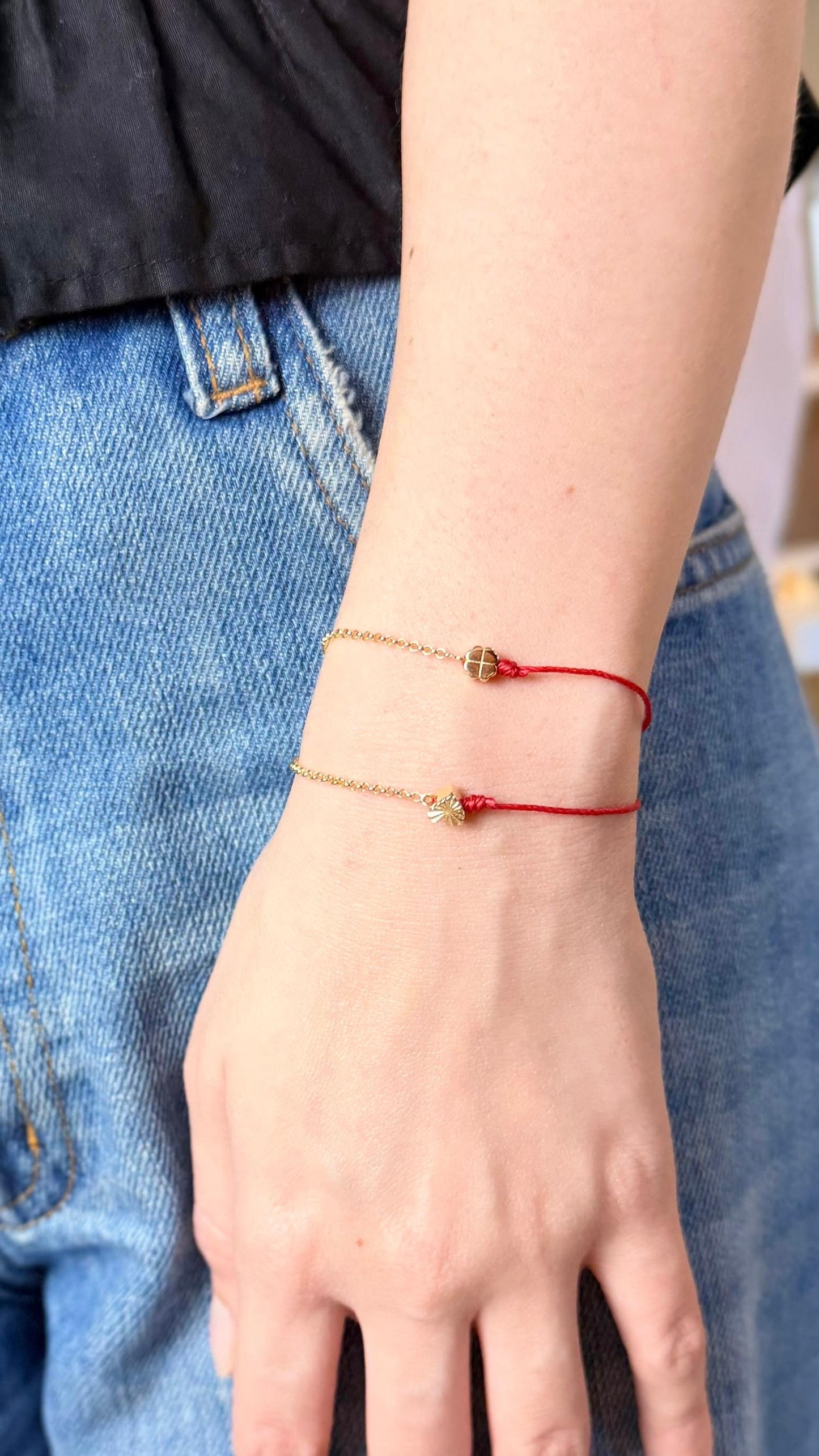 Pulseira vermelha joia