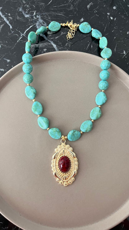 Maxi colar turquesa com medalha